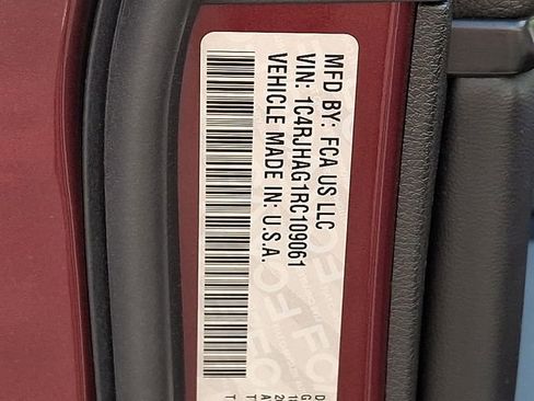 Used 2024 Jeep Grand Cherokee Altitude image 26