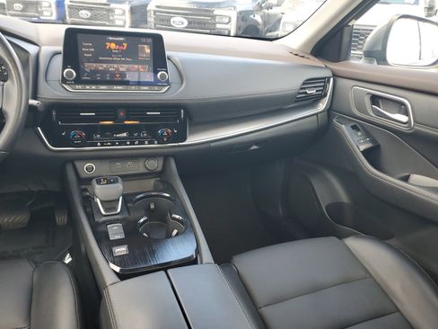 Used 2021 Nissan Rogue SV w/ Premium Package image 15