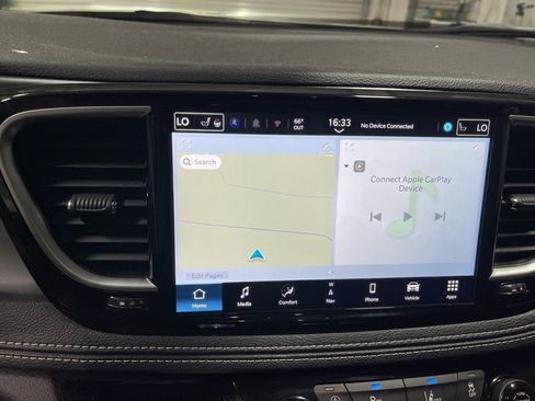 Used 2026 Chrysler Pacifica Limited FWD image 27