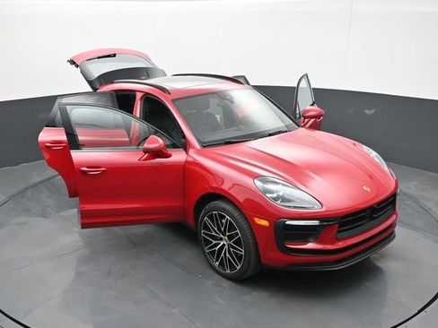 Certified 2025 Porsche Macan image 31