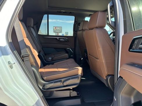 New 2026 Chevrolet Tahoe High Country AWD/4WD image 18