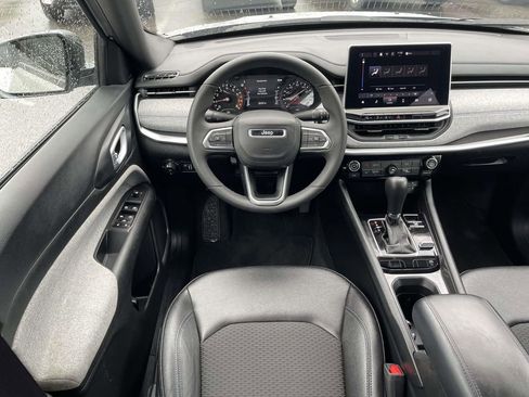 Used 2024 Jeep Compass Latitude image 14