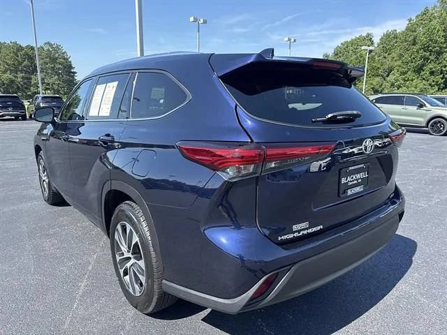 Used 2021 Toyota Highlander XLE FWD image 4