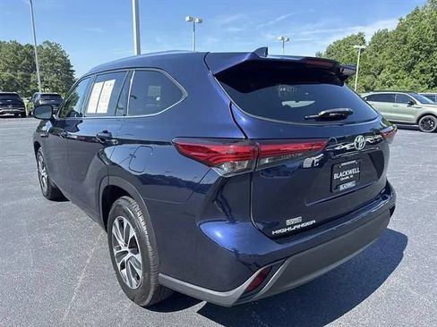 Used 2021 Toyota Highlander XLE FWD image 4