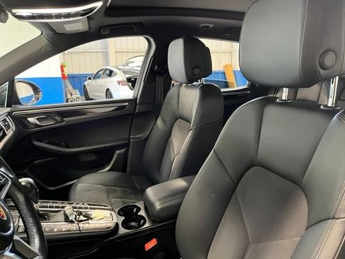 Used 2017 Porsche Macan AWD/4WD image 23