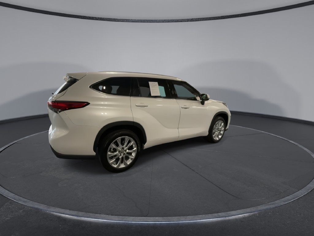 Used 2023 Toyota Highlander Limited FWD image 9