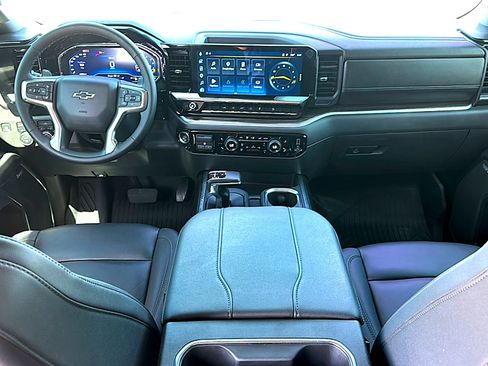 Used 2025 Chevrolet Silverado 1500 LT Trail Boss w/ Convenience Package II AWD/4WD image 21