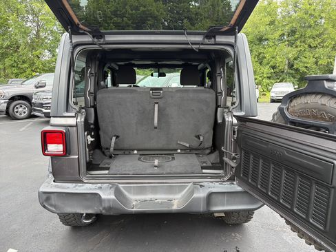 Used 2021 Jeep Wrangler Willys AWD/4WD image 9