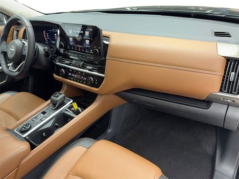 Used 2024 Nissan Pathfinder Platinum w/ Cargo Package image 40