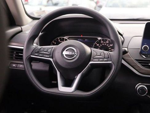 Used 2025 Nissan Altima 2.5 SV image 21