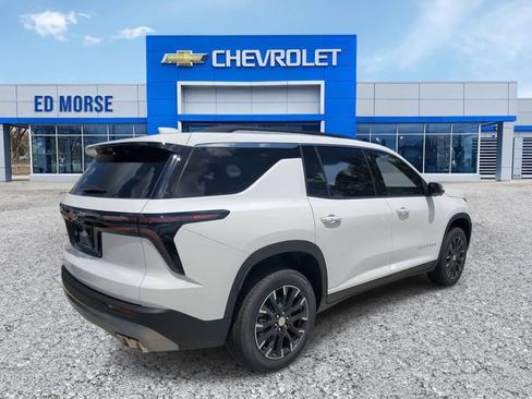 New 2026 Chevrolet Traverse LT w/ Sun and Wheel Package FWD image 3