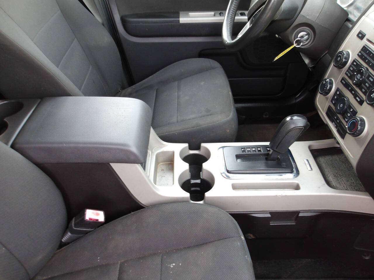 Used 2010 Ford Escape XLT AWD/4WD image 21