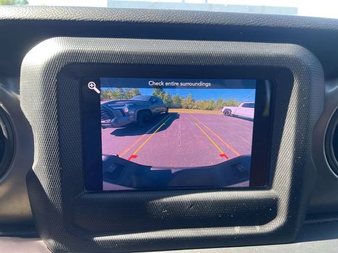 Used 2021 Jeep Gladiator Sport AWD/4WD image 8