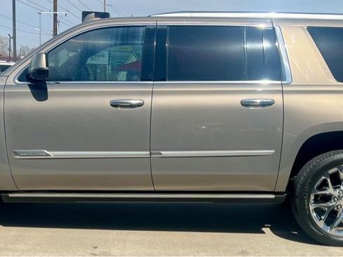 Used 2017 Cadillac Escalade ESV Platinum image 4