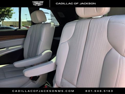 New 2026 Cadillac Vistiq Luxury w/ LPO, Floor Liner Package AWD/4WD image 19