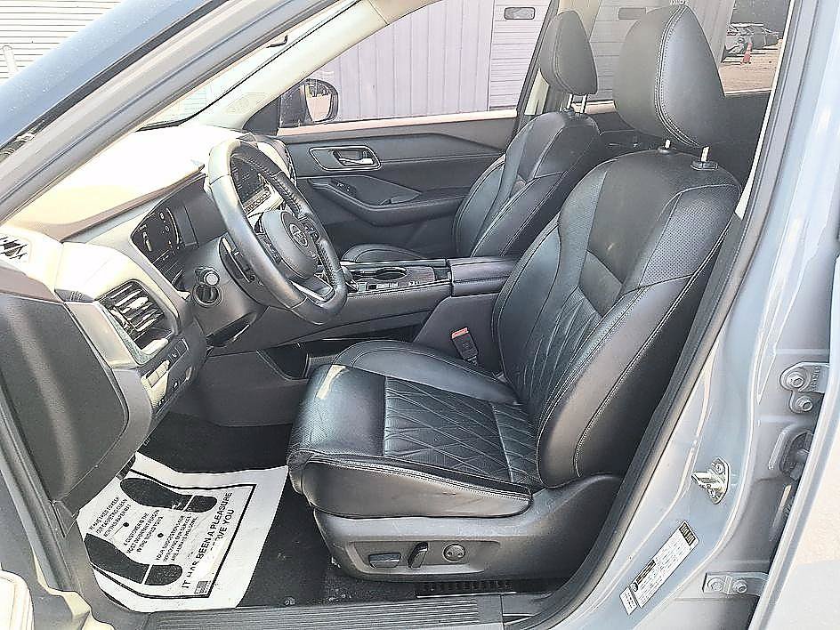 Certified 2021 Nissan Rogue Platinum FWD image 11