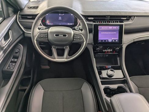 New 2025 Jeep Grand Cherokee L Altitude image 12