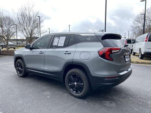 Used 2024 GMC Terrain SLE image 7