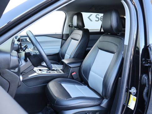 Used 2022 Ford Explorer XLT w/ Equipment Group 202A image 2