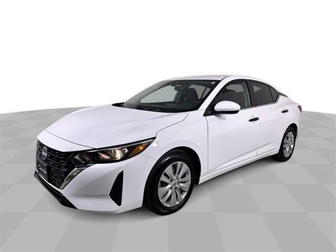 Used 2025 Nissan Sentra S image 4