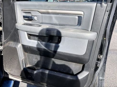 Used 2020 RAM 1500 Classic SLT w/ Luxury Group image 18