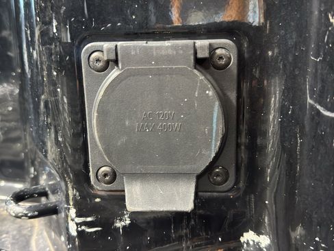 Used 2021 GMC Sierra 3500 SLT w/ SLT Preferred Package image 23