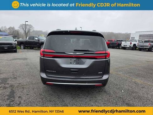 Used 2022 Chrysler Pacifica Touring-L w/ Uconnect Theater Family Group AWD/4WD image 6