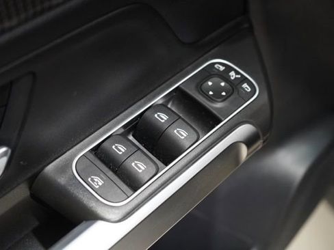 Used 2022 Mercedes-Benz GLB 250 4MATIC image 21