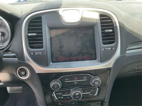 Used 2017 Chrysler 300 C RWD image 13
