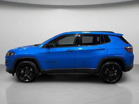 Used 2025 Jeep Compass Latitude w/ Altitude Special Edition AWD/4WD image 8