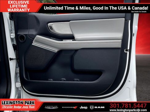 Used 2025 Ford Expedition Active AWD/4WD image 28