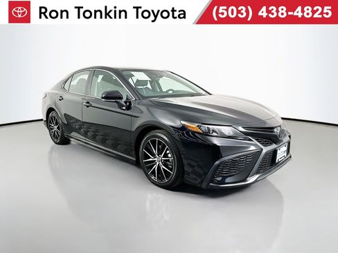 Certified 2024 Toyota Camry SE FWD image 1