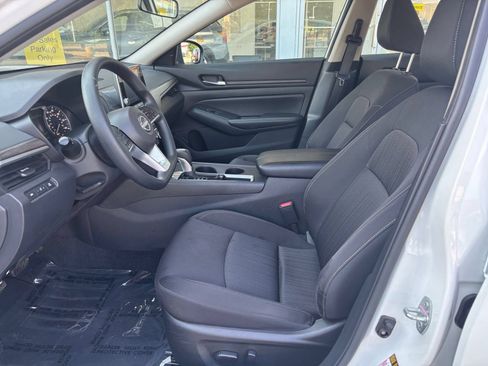 Used 2025 Nissan Altima 2.5 SV FWD image 22