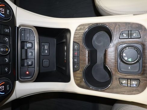 Used 2023 GMC Acadia Denali w/ Denali Ultimate Package FWD image 16