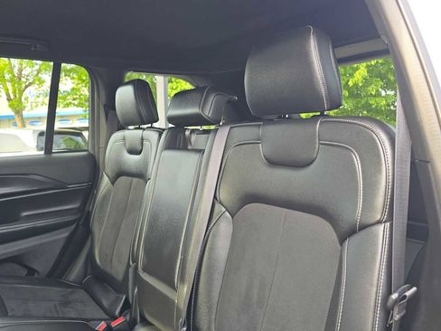 Used 2023 Jeep Grand Cherokee Altitude AWD/4WD image 18