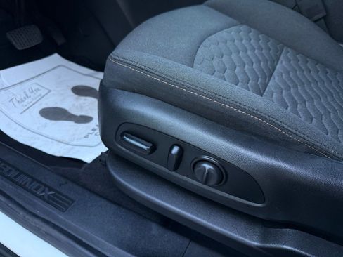 Used 2020 Chevrolet Equinox LT image 38