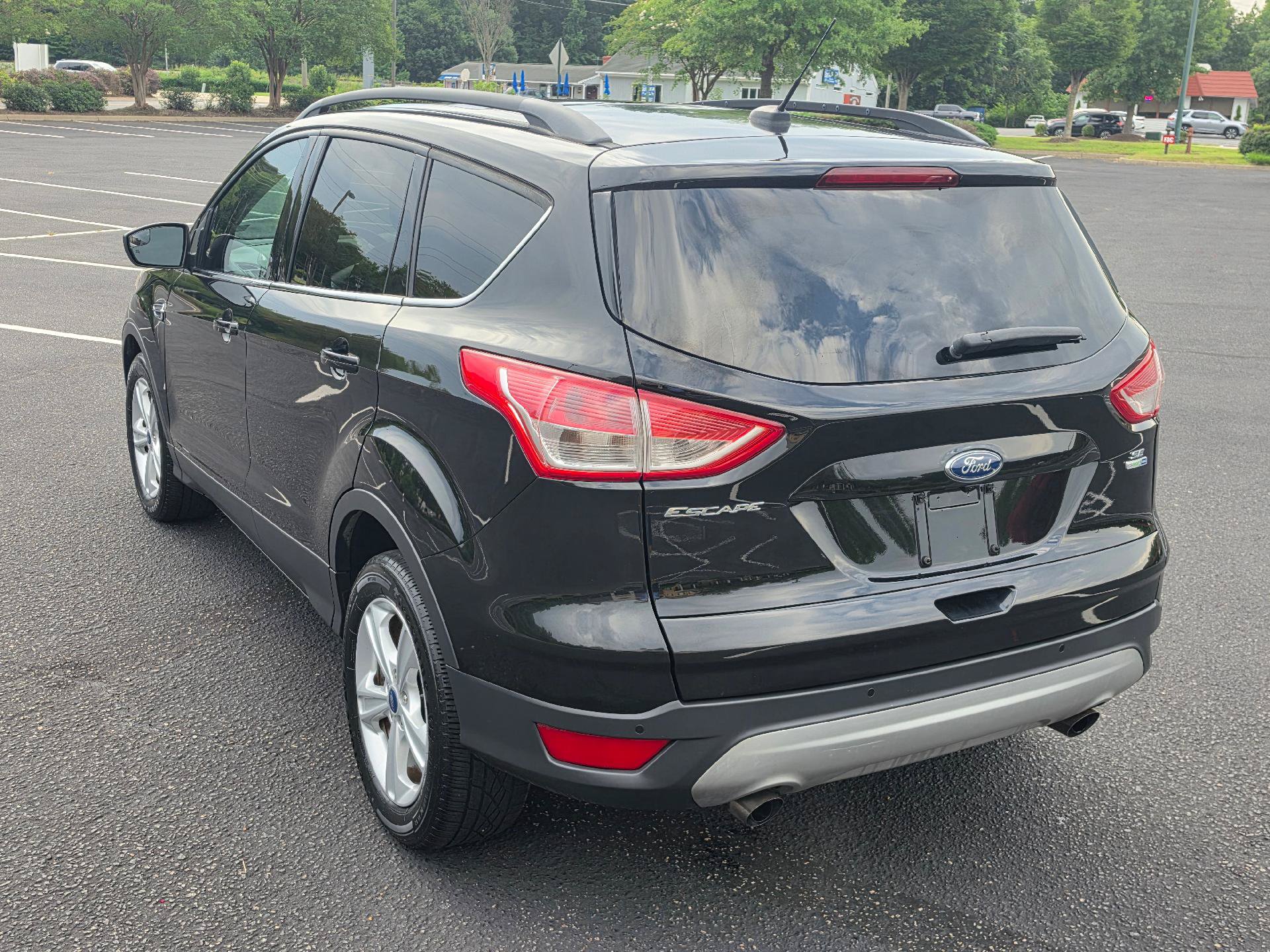Used 2010 Ford Escape XLT FWD image 3