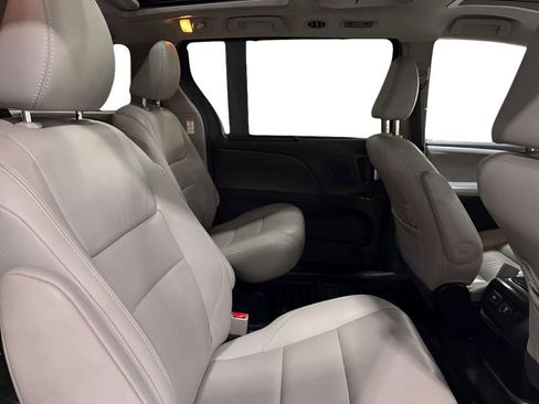 Used 2017 Toyota Sienna Limited AWD/4WD image 16