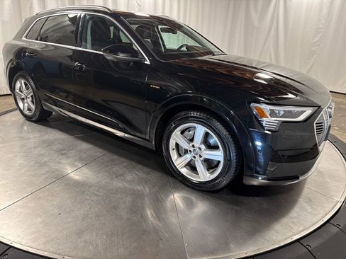 Used 2019 Audi e-tron Premium Plus image 10