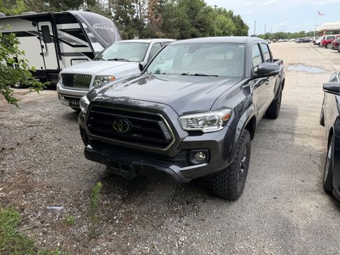 Used 2023 Toyota Tacoma SR5 w/ Technology Package AWD/4WD image 15