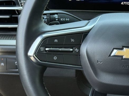 Used 2025 Chevrolet Traverse LT FWD image 13