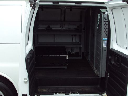 Used 2014 Chevrolet Express 1500 AWD image 16