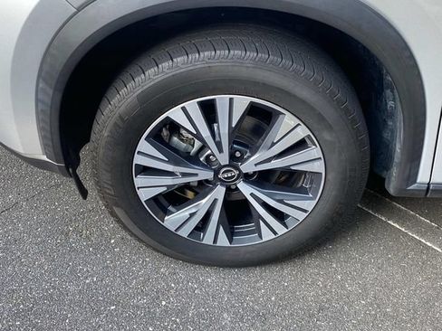 Used 2022 Nissan Rogue SV FWD image 5