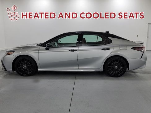 Used 2022 Toyota Camry XSE w/ Navigation Package FWD image 5