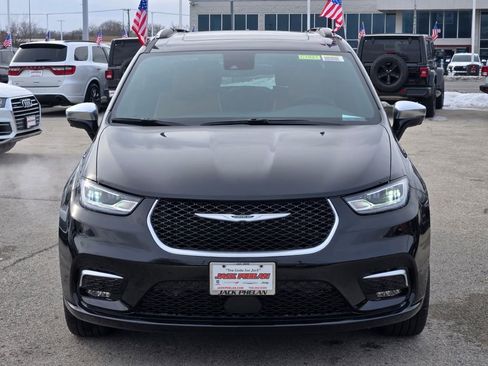 New 2026 Chrysler Pacifica Pinnacle image 2