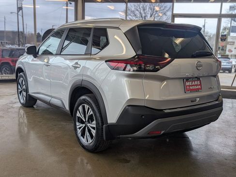 Used 2023 Nissan Rogue SV w/ SV Premium B Package image 4