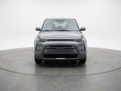 Used 2025 Kia Soul LX w/ LX Technology Package image 2