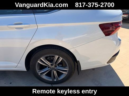 Used 2023 Volkswagen Jetta SE image 9