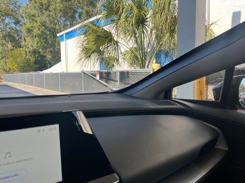 Used 2025 Toyota Prius LE image 35