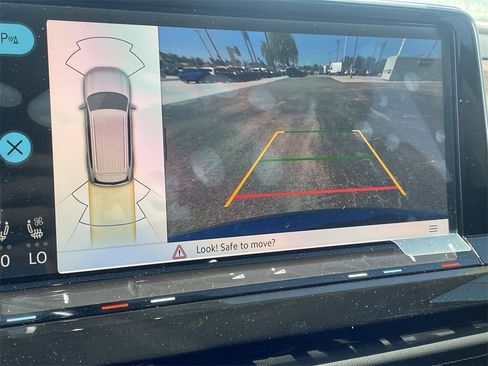 New 2025 Volkswagen Atlas SE image 23